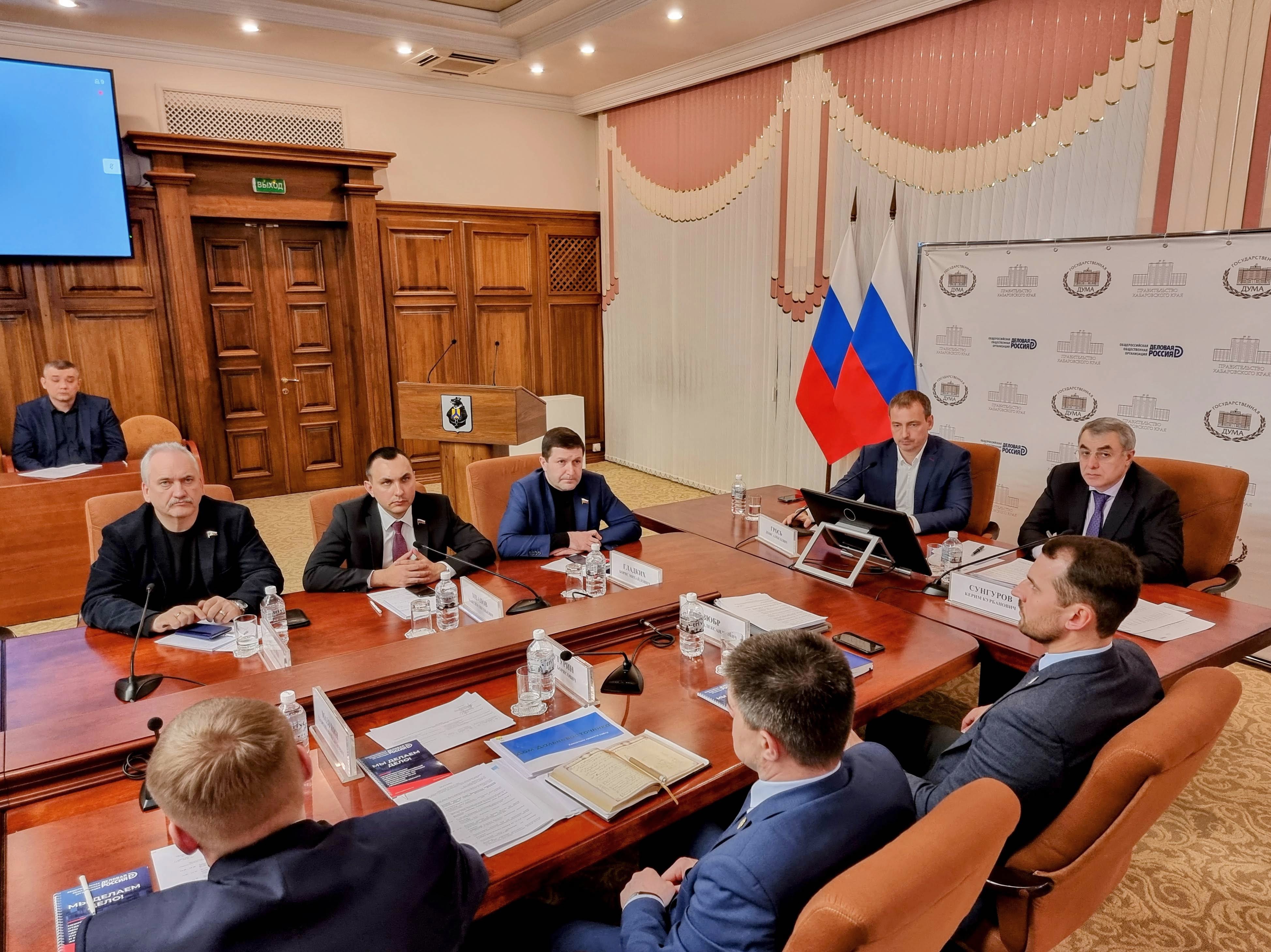Развитие строительного кластера обсудили в Хабаровском крае